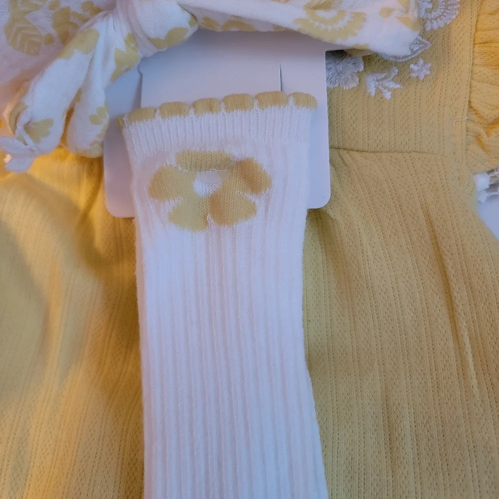 Rachel Zoe Yellow White Baby Set 0-3 Months Onsie Skirt Socks Headband